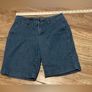 womens docker shorts‎ size 4p mid rise curvey